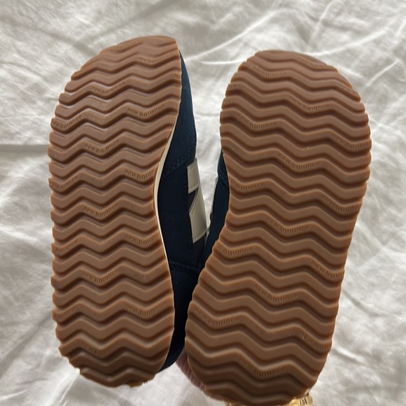 New Balance Classic Navy Kids Sneakers - Picture 6 of 7